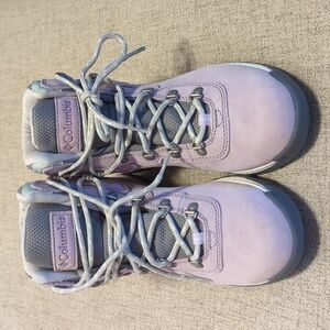 Women's Columbia Hiking Boots. Size 10